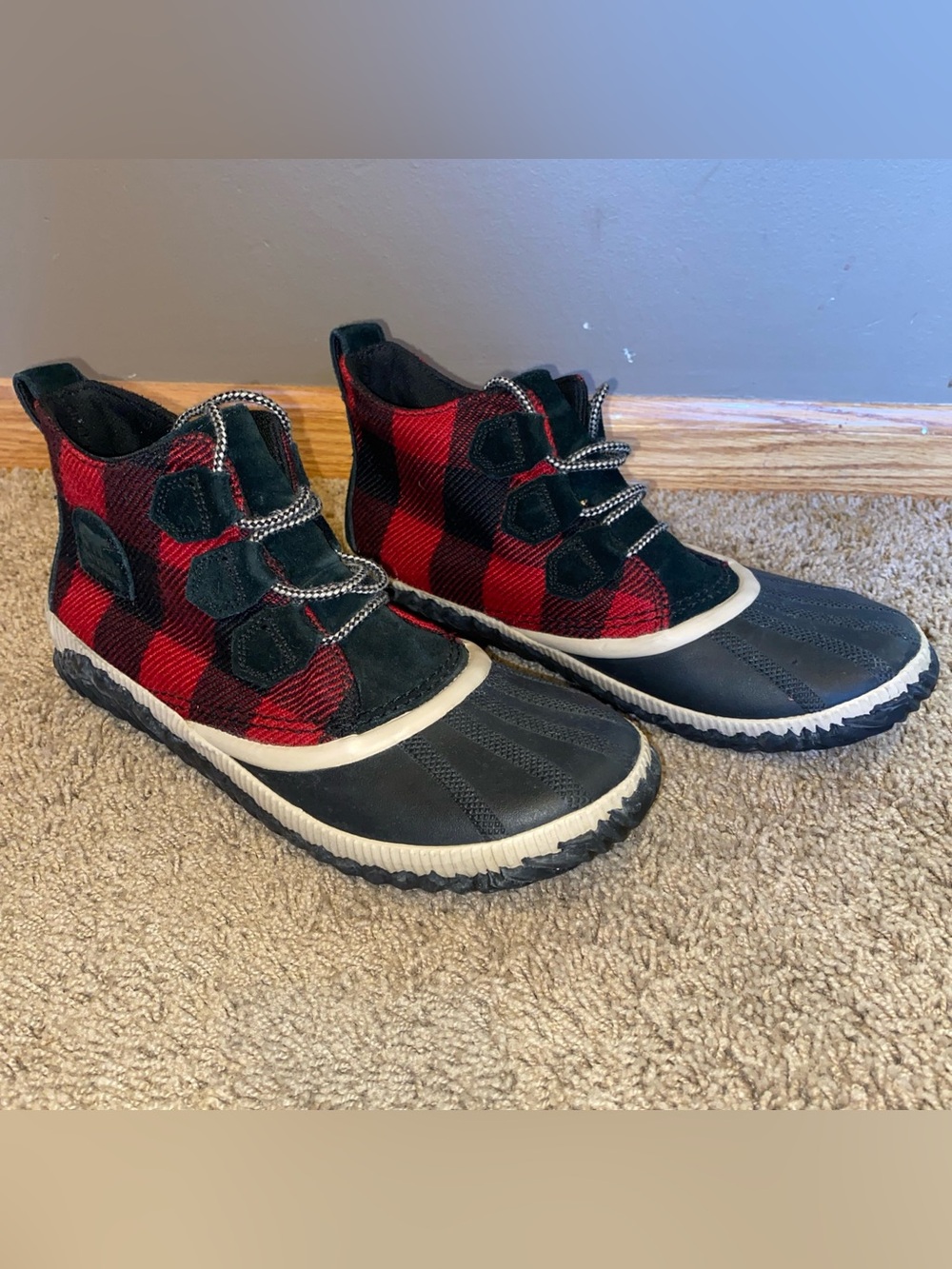 Sorel Out 'N About Duck Boot Red & Black Buffalo Plaid Waterproof Women’s 10.5